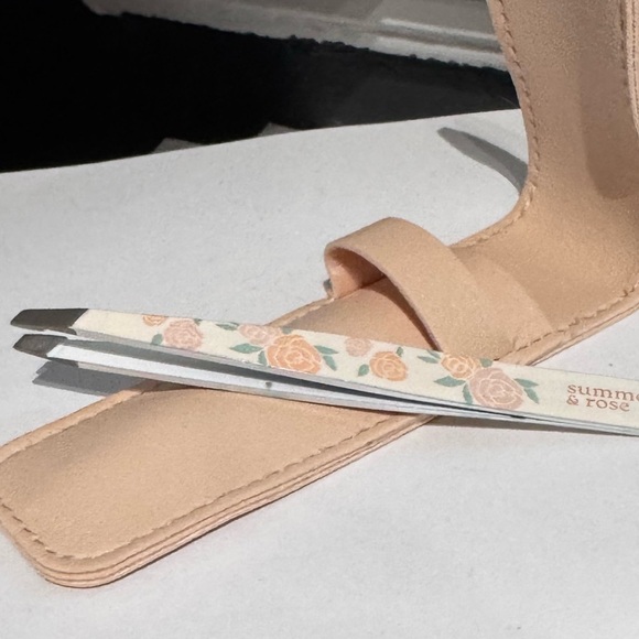 🌸✨ Summer & Rose Tweezer with Carrying Case – Pretty & Precise! ✨🌸 - Picture 12 of 16